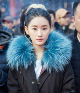グオ・シャオティン(郭暁婷)/チョウ・ブーイェン(周不言)役