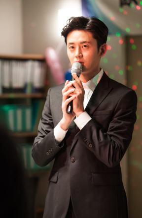 イ・ジフン/ファン・ジフン役